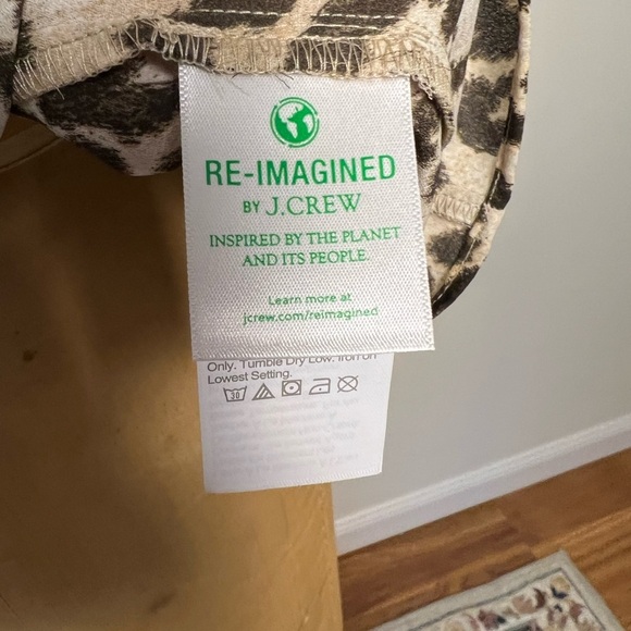 J. Crew animal
Print blouse with tiny ruffle sleeves size small - Picture 5 of 6